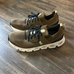 Men’s brown on cloud shoes, light wear , size 13